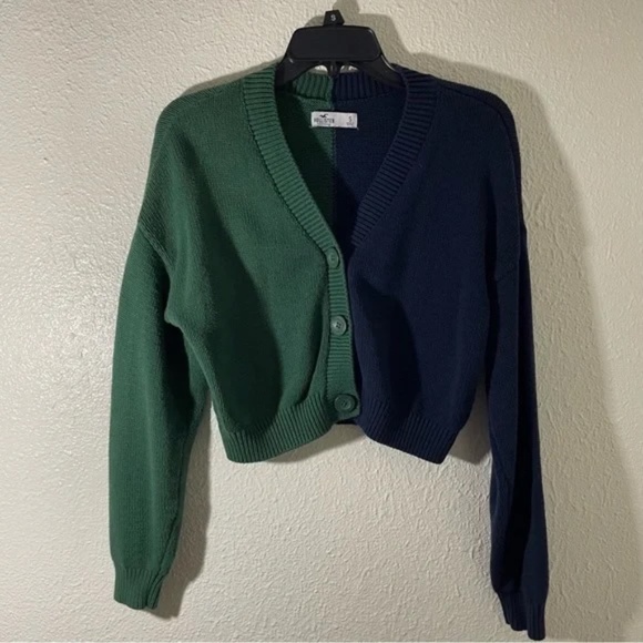 Hollister color-block cropped button-up cardigan - Picture 2 of 3